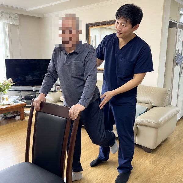 노인 재활운동 방문 모습